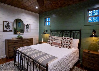 Charming Pet-Friendly Cabin Rental in Hochatown, Oklahoma - Incredible Destination for a Glamping Getaway near Broken Bow Lake - Hochatown, Oklahoma - glamping.directory