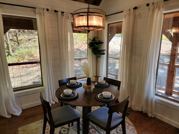 Charming Pet-Friendly Cabin Rental in Hochatown, Oklahoma - Incredible Destination for a Glamping Getaway near Broken Bow Lake - Hochatown, Oklahoma - glamping.directory
