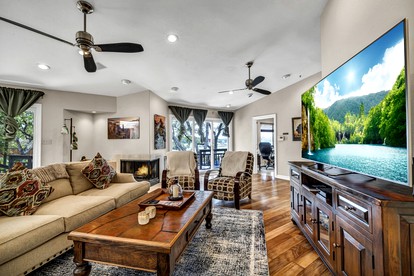 Fascinating Lakefront Vacation Rental with Fireplace in Austin, Texas - Austin, Texas - glamping.directory