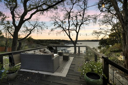 Fascinating Lakefront Vacation Rental with Fireplace in Austin, Texas - Austin, Texas - glamping.directory