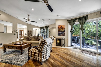 Fascinating Lakefront Vacation Rental with Fireplace in Austin, Texas - Austin, Texas - glamping.directory