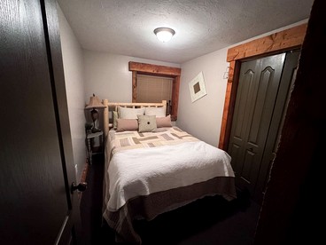 Mountain Cabin with Lake Views and Hot Tub Near Palisades Reservoir, Idaho - Irwin, Idaho - glamping.directory