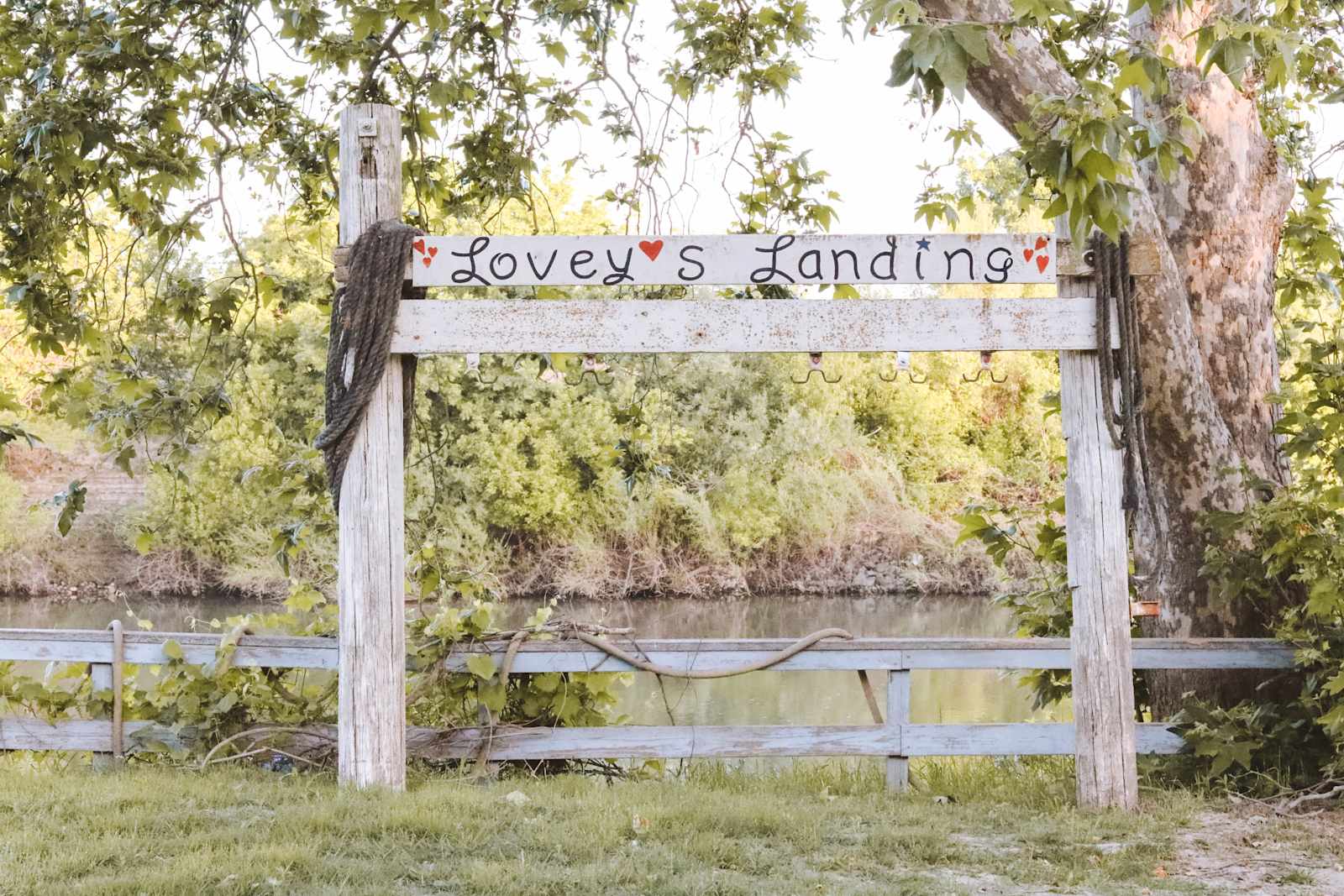 Lovey's Landing on the Sac River! - glamping.directory