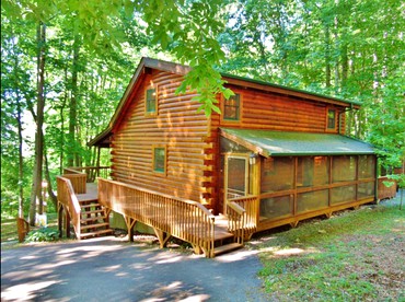 Gorgeous Log Cabin Rental with Easy Mountain Access in Maggie Valley, North Carolina - glamping.directory