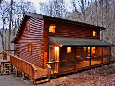 Gorgeous Log Cabin Rental with Easy Mountain Access in Maggie Valley, North Carolina - Maggie Valley, North Carolina - glamping.directory