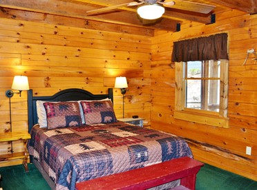 Gorgeous Log Cabin Rental with Easy Mountain Access in Maggie Valley, North Carolina - Maggie Valley, North Carolina - glamping.directory