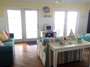 Luxury Vacation Rental with Outdoor Pool and Gorgeous Ocean Views in Holden Beach, North Carolina - Holden Beach, North Carolina - glamping.directory
