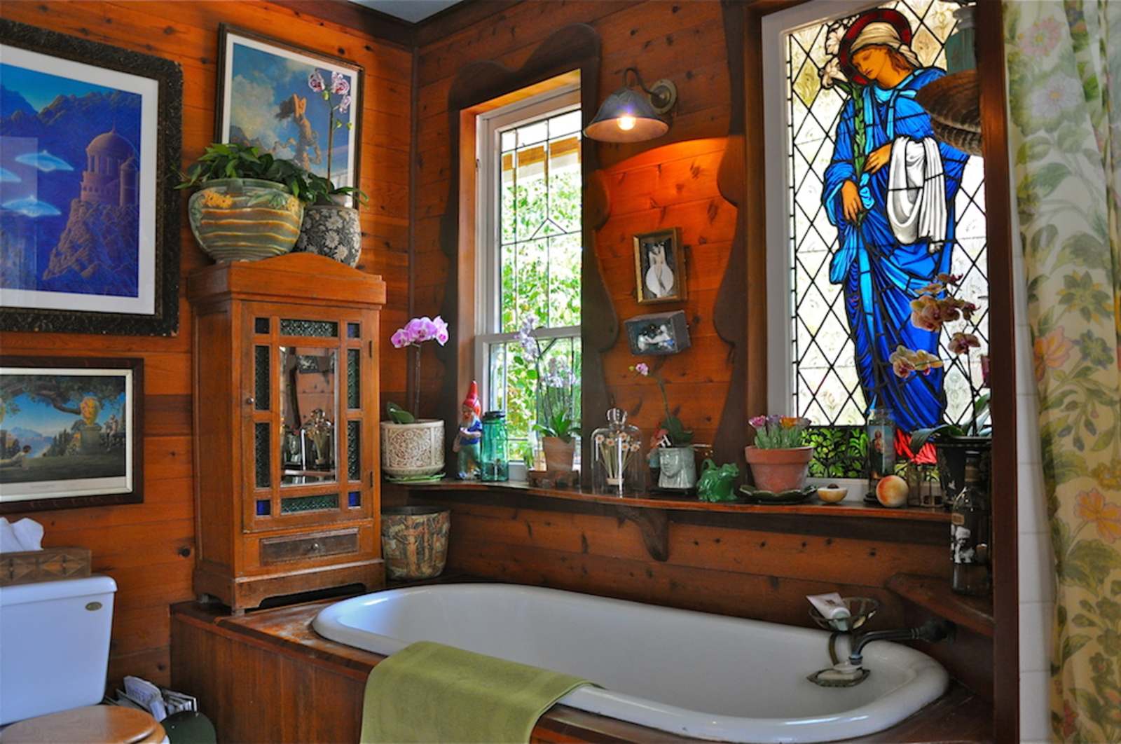 Swallowtail Historic Art Studio - Petaluma, California - glamping.directory