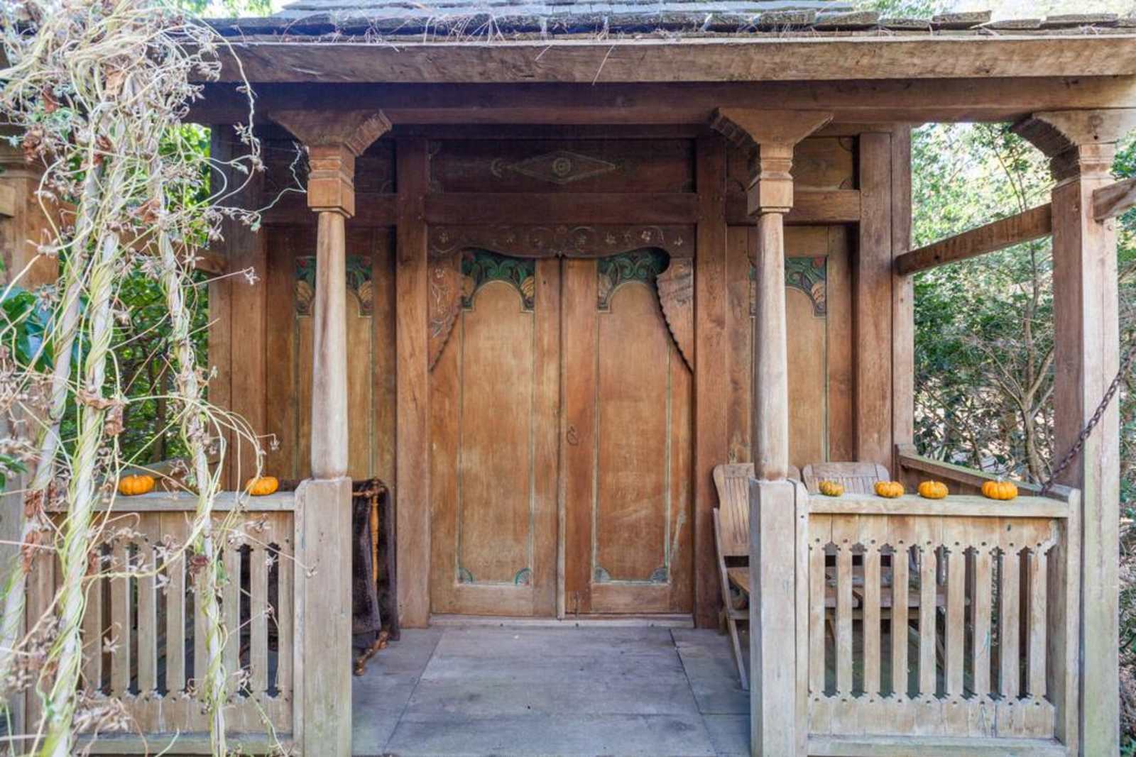 Swallowtail Historic Art Studio - Petaluma, California - glamping.directory