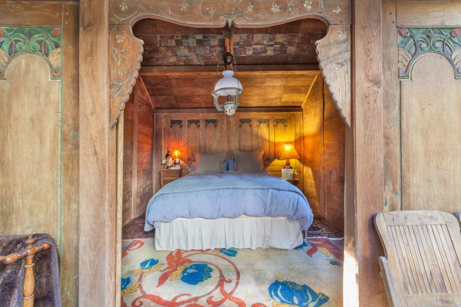 Swallowtail Historic Art Studio - Petaluma, California - glamping.directory