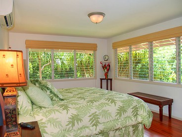 Bright Tropical Retreat Perfect for Honeymooners on Kauai, Hawaii - Hanalei, Hawaii - glamping.directory