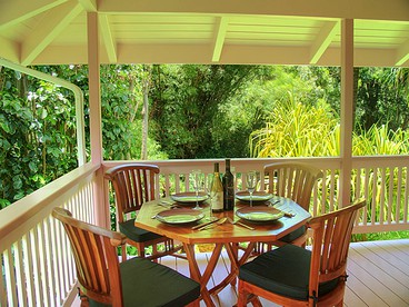 Bright Tropical Retreat Perfect for Honeymooners on Kauai, Hawaii - Hanalei, Hawaii - glamping.directory