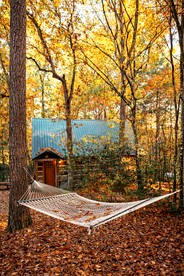 Lovely Copperhill Cabin Rental for a Tennessee Vacation - Copperhill, Tennessee - glamping.directory