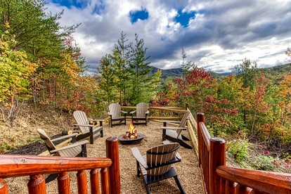 Smoky Mountain Views Cabin in Sevierville, Tennessee for Family Glamping - Sevierville, Tennessee - glamping.directory