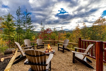 Smoky Mountain Views Cabin in Sevierville, Tennessee for Family Glamping - glamping.directory