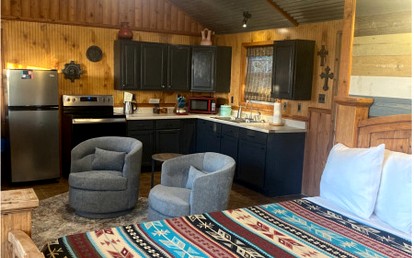 Exceptional Cabin near Lake Granbury Perfect for Discovering Texas Wildlife - Bluff Dale, Texas - glamping.directory