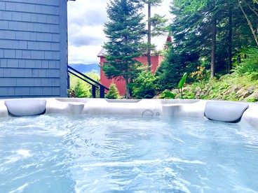 Rustic Hot Tub Cabin Rental Perfect for a New Hampshire Vacation - Carroll, New Hampshire - glamping.directory