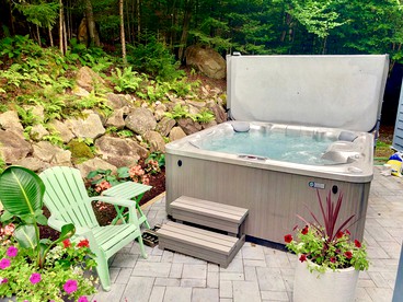 Rustic Hot Tub Cabin Rental Perfect for a New Hampshire Vacation - Carroll, New Hampshire - glamping.directory