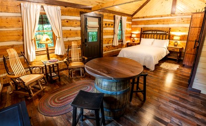 Rustic Wooden Cabin with Hot-tub in Riverton, West Virginia - Riverton, West Virginia - glamping.directory