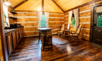 Rustic Wooden Cabin with Hot-tub in Riverton, West Virginia - Riverton, West Virginia - glamping.directory