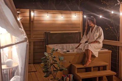 Luxury Fully Equipped Dome with Hot-Tub and Impressive Deck in Tennessee - Altamont, Tennessee - glamping.directory