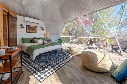 Luxury Fully Equipped Dome with Hot-Tub and Impressive Deck in Tennessee - Altamont, Tennessee - glamping.directory