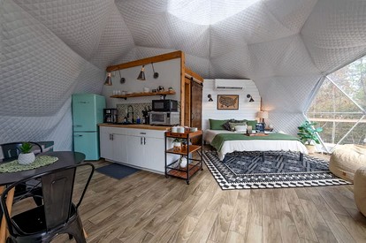 Luxury Fully Equipped Dome with Hot-Tub and Impressive Deck in Tennessee - Altamont, Tennessee - glamping.directory