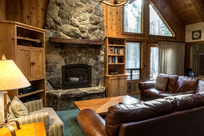 Stately Luxury Cabin Rental with a Fireplace near Northstar Resort, California - Truckee, California - glamping.directory