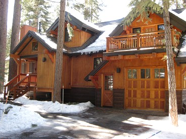 Stately Luxury Cabin Rental with a Fireplace near Northstar Resort, California - glamping.directory