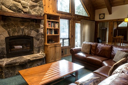 Stately Luxury Cabin Rental with a Fireplace near Northstar Resort, California - Truckee, California - glamping.directory