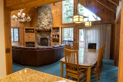 Stately Luxury Cabin Rental with a Fireplace near Northstar Resort, California - Truckee, California - glamping.directory