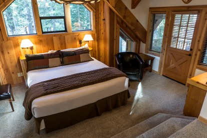 Stately Luxury Cabin Rental with a Fireplace near Northstar Resort, California - Truckee, California - glamping.directory