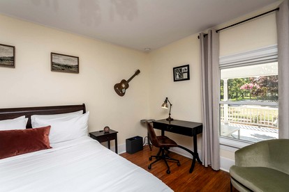 Exquisite Zen Suite Retreat near Blue Ridge Mountain in Virginia - Luray, Virginia - glamping.directory