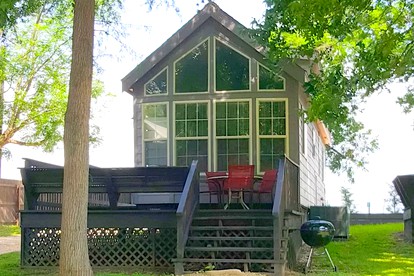 Cozy Cottage Rental for Eight with Lake Views in New Braunfels, Texas - glamping.directory