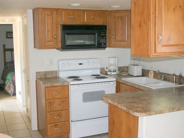 Cozy Cottage Rental for Eight with Lake Views in New Braunfels, Texas - New Braunfels, Texas - glamping.directory