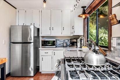 Luminous Cabin with Breathtaking Design and Location in Cazadero, California - Cazadero, California - glamping.directory