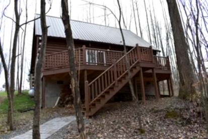 Fantastic Secluded Cabin with Fire Pit and Hot-tub in Campbellsville, Kentucky - Campbellsville, Kentucky - glamping.directory