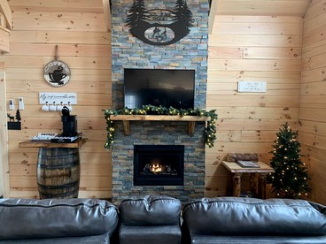 Fantastic Secluded Cabin with Fire Pit and Hot-tub in Campbellsville, Kentucky - Campbellsville, Kentucky - glamping.directory