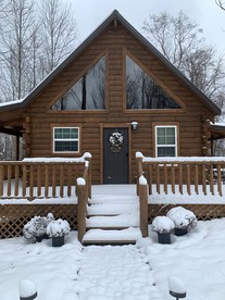 Fantastic Secluded Cabin with Fire Pit and Hot-tub in Campbellsville, Kentucky - glamping.directory