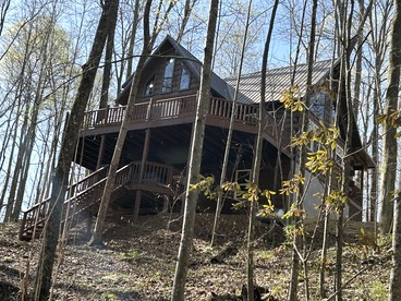 Fantastic Secluded Cabin with Fire Pit and Hot-tub in Campbellsville, Kentucky - Campbellsville, Kentucky - glamping.directory