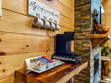 Fantastic Secluded Cabin with Fire Pit and Hot-tub in Campbellsville, Kentucky - Campbellsville, Kentucky - glamping.directory