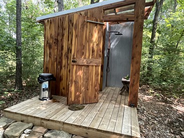 Vintage Caravan Rental for Exploring the Great Outdoors in Cassville, Missouri - Cassville, Missouri - glamping.directory
