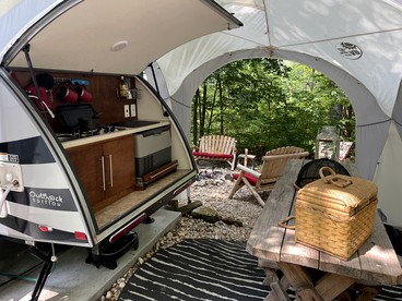 Vintage Caravan Rental for Exploring the Great Outdoors in Cassville, Missouri - Cassville, Missouri - glamping.directory