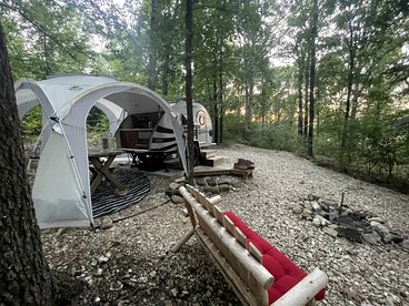 Vintage Caravan Rental for Exploring the Great Outdoors in Cassville, Missouri - Cassville, Missouri - glamping.directory