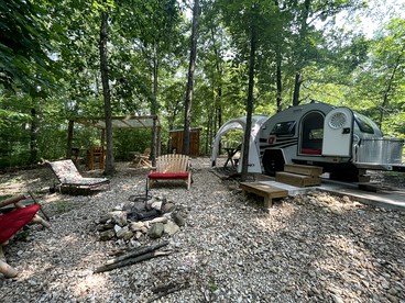 Vintage Caravan Rental for Exploring the Great Outdoors in Cassville, Missouri - glamping.directory