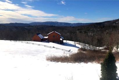 Sublime Vacation Rental for Unforgettable Family or Group Vacations in Dobson, North Carolina - Dobson, North Carolina - glamping.directory