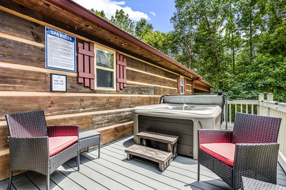 Secluded Luxury Cabin with Hot Tub, Arcade, and Fireplace near Great Smoky Mountains, Tennessee - Cosby, Tennessee - glamping.directory