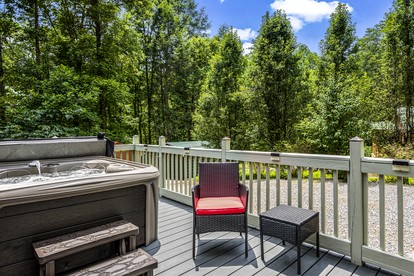 Secluded Luxury Cabin with Hot Tub, Arcade, and Fireplace near Great Smoky Mountains, Tennessee - Cosby, Tennessee - glamping.directory