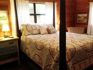 Cozy Log Cabin Getaway in the Woodlands near the Appalachian Trail in Georgia - Hiawassee, Georgia - glamping.directory