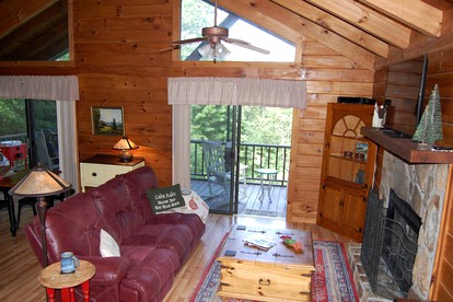 Cozy Log Cabin Getaway in the Woodlands near the Appalachian Trail in Georgia - Hiawassee, Georgia - glamping.directory